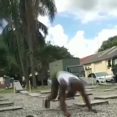 Treinando para pegar o covid na porrada