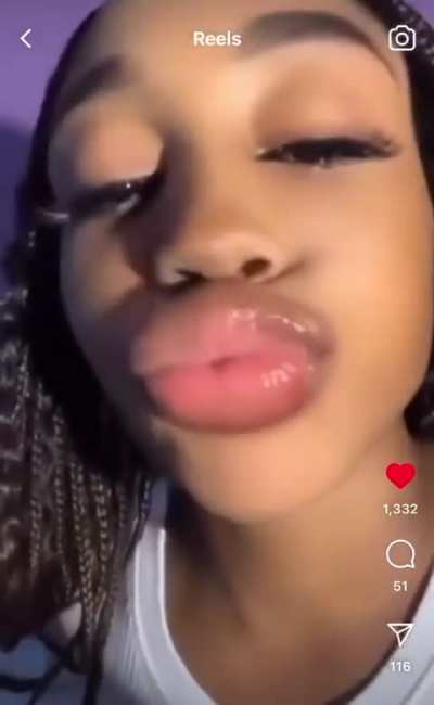 Queenfionella drooling 🤤