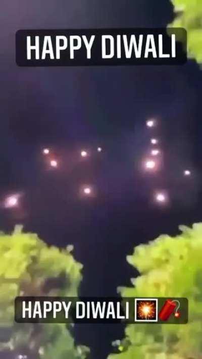 Guyz bomb mat phodo mera kutta dar jata hai😭😞