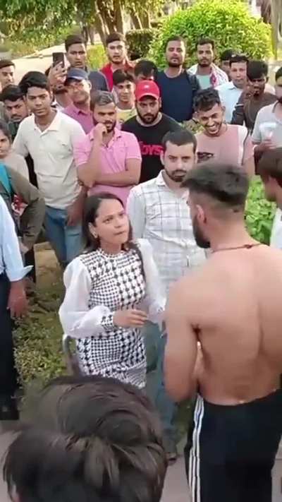 Kapde utaarne par dhoo diya