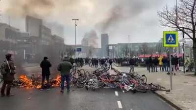 Anti-lockdown rioters in Eindhoven, the Netherlands build a barricade out of... bikes