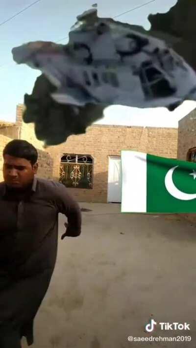 !!BRAV PAXTANI MUJAHIDEEN BRINGS DOWN ENDIAN HELIKOPTAR!!!! RESPAKT 🇵🇰🇵🇰😎😎 (قوة الله)