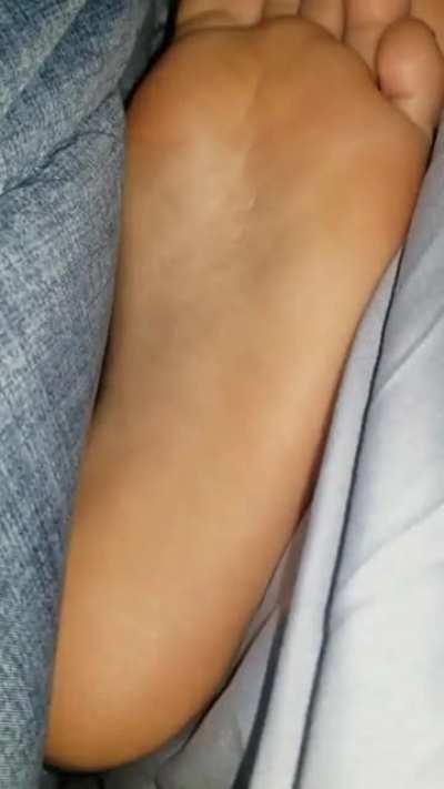 Cousin Vanessa is very light sleeper. I caught a little snippet of her while she slept. she told me she was very tired coming from her bf house. Ig her bf did her well that night 😍 her feet smell fresh after sex.