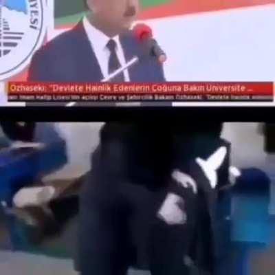 ogrenciler yaptigi seyle hicbir alakm yoktur