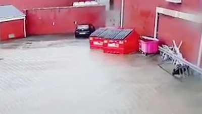 Self-disposing trash