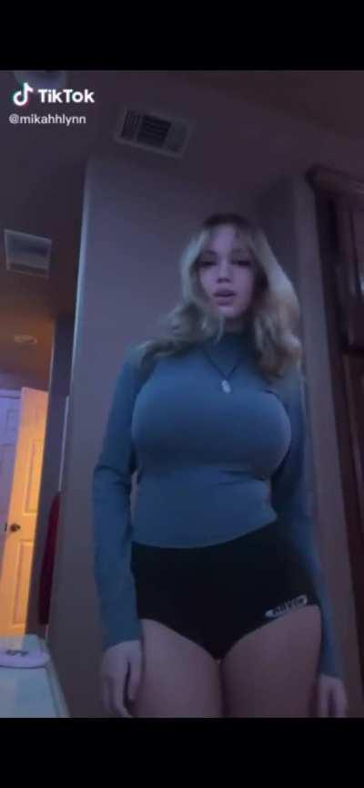 Thank you for 100 upvotes on the last one, here&rsquo;s a video of the perfect Mikahlynn in a gorgeous tight top