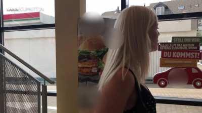 Lara CumKitten cumwalk