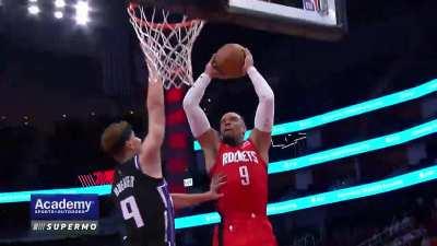 [Highlight] Dillon the Villain Brooks jams it on Kevin Huerter