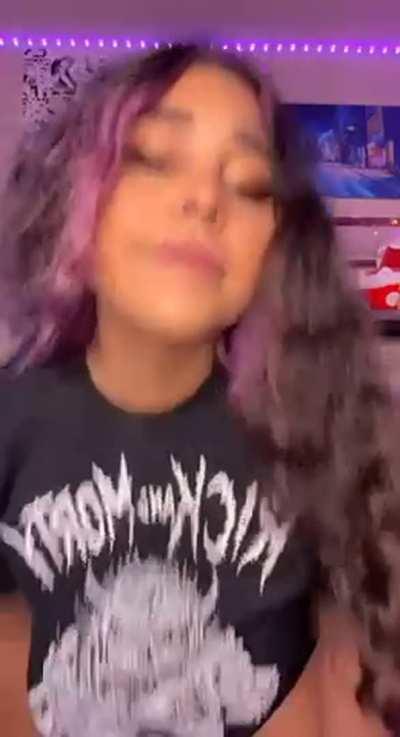 Say Hi if you’d jerk off to my nudes and send a tribute