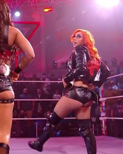 Gigi Dolin’s thick pale ass