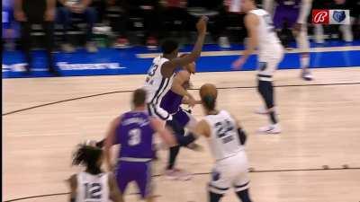 [Highlight] Jaren Jackson Jr. defensive highlights against the lesser Bucks. One game left until it's pencils down for DPOY.