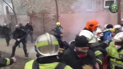 French police charging firefighters, firefighters not having any of it