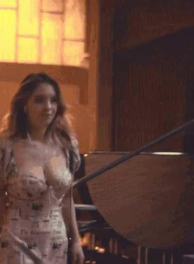 Sydney Sweeney's tits are on another level 🤤🤤🤤🤤🤤