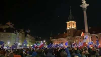 Warsaw old town demonstration today. Made me tear up, so proud to be European 🇪🇺🇪🇺🇪🇺