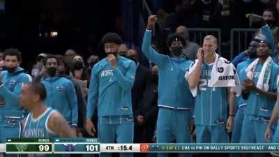 [Highlight] LaMelo drains the go-ahead floater drifting away from the bucket with 15.4 left