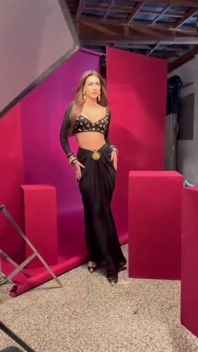 Kriti Sanon is so damn hot..🔥