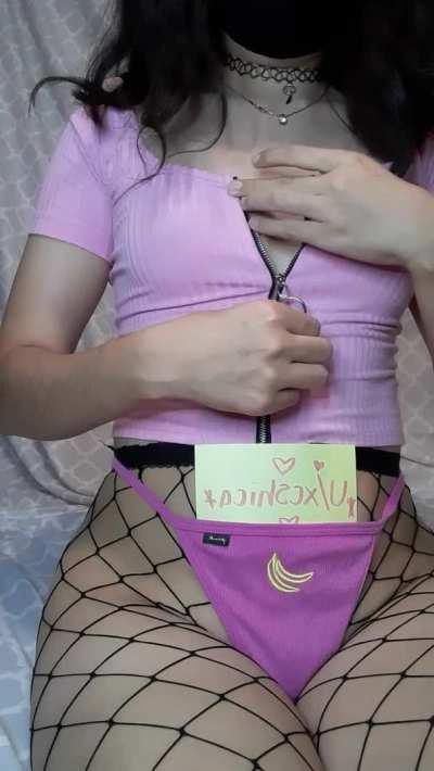 can I put my [ST] between your face?