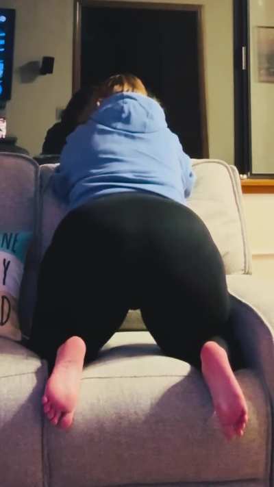 I keep imagining crawling up onto your face and having you eat my pussy while I fart 💨 on your cock 🍆 🤤