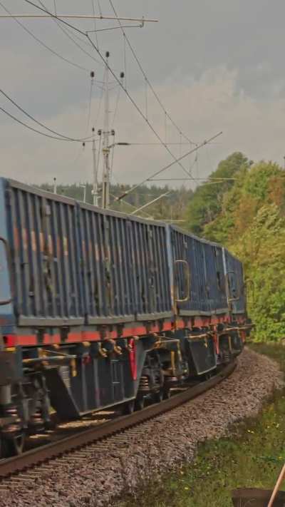 A train with filled sand wagons, filmed in Sweden 🇸🇪
