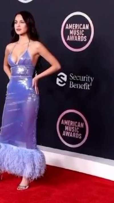 Olivia Rodrigo looking fuckin hot at the AMAs
