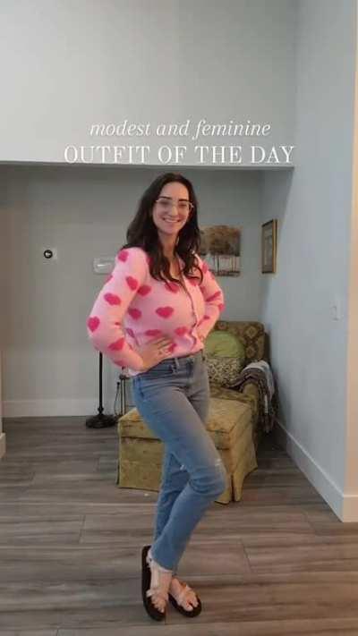 those Glenn Miller glasses reduce her beauty by 99%