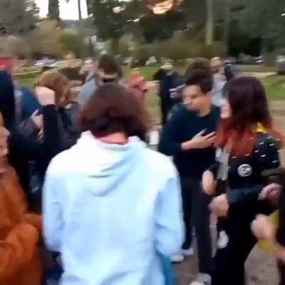 Libertarios intentando ser normie (termina mal)