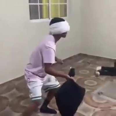 Dante e Gal em uma luta