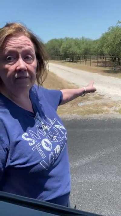 Karen pissed that she didnt get a door delivery while letting her two huge dogs roam the property