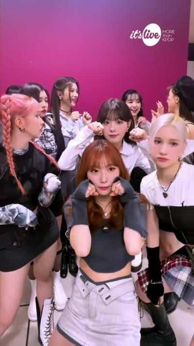 [230427] Yujin & Kep1er - it’s Live TikTok update: ✨How Kepler takes a four-cut photo.mp4✨[LOVESTRUCK!]