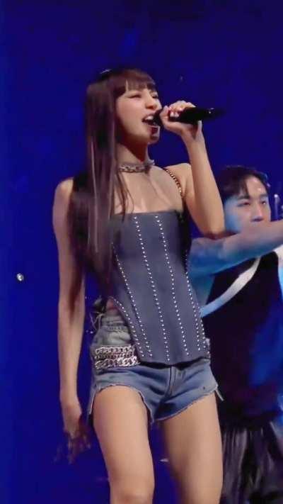 Lisa's black panties on Chicago 👀 😳😳🤤