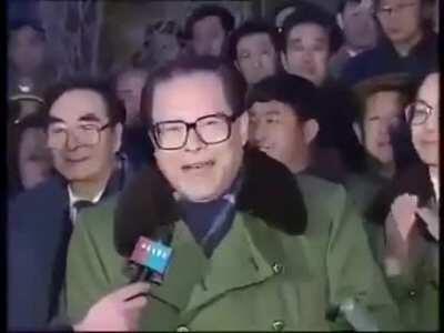 在这个欢洛的除夕之亿 祝大家春节玉快，阖家欢洛