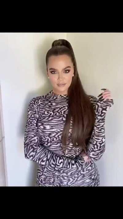 Beautiful ass shot if her walking away 🍑