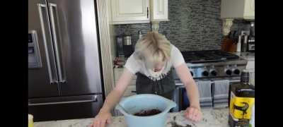 I could listenn to this on /repeat all day 🤤😩 (kallmekris)