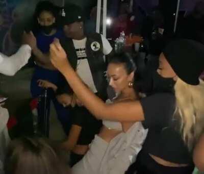 Out L.A. showing off 🥵