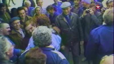 SU-27K Prototype #2 and a SU-25UTG trainer making the first ever carrier deck landing on Soviet aircraft cruiser Tbilisi during landing and take off trials on November 1, 1989 [video]