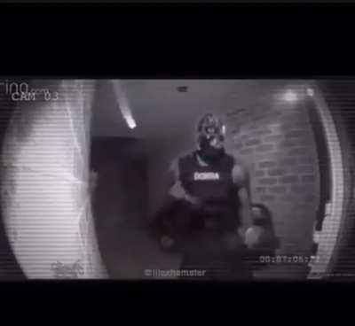 Kanye in front of Drake house like