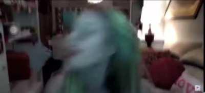 Albedo shakes his butt