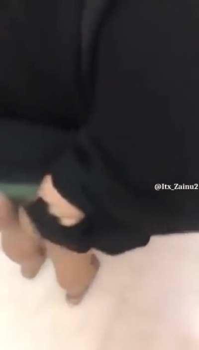 This is how muslim cuck send their wifes,daughter,sis,mom,khala to have zamazam from hindu bulls