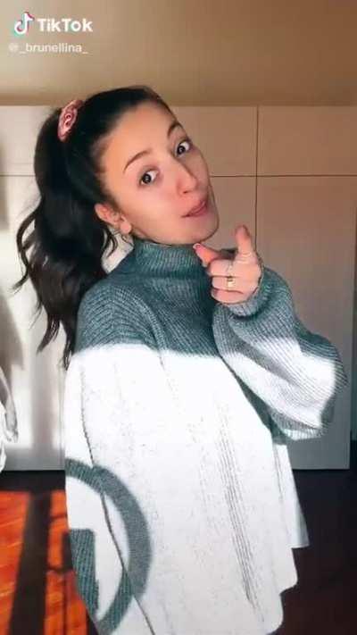 Brunella Cacciuni lingua👅+culo e twerk🍑