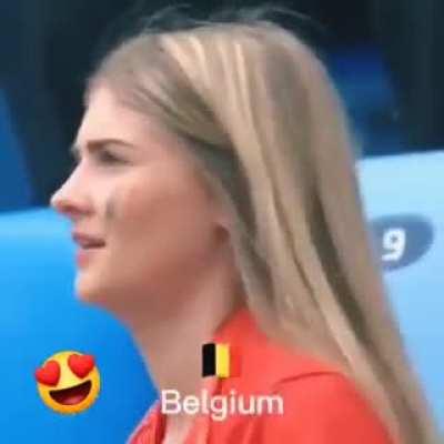 Saw this video doing rounds on Twitter.. Whom will reddit choose?🥰😍