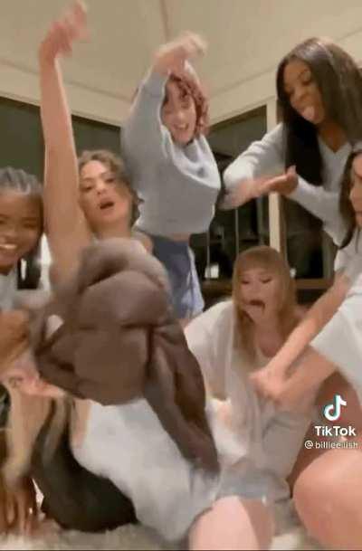 Just imagine Billie Eilish riding your cock like this 🤤