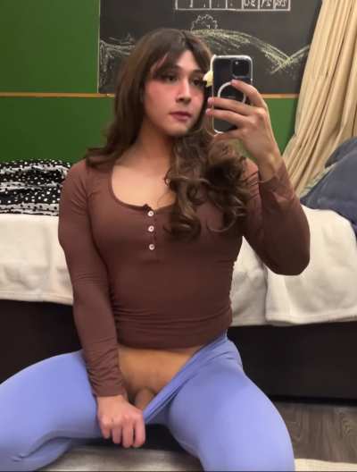 Hey bro im excited for the gym! What do you think of my outfit 😜