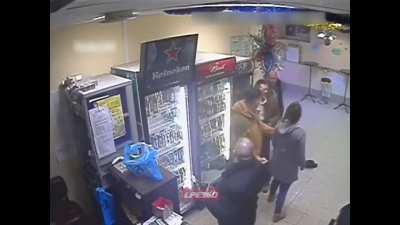 Russian girl helps man getting attacked