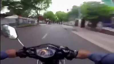 Vietnamese Police Chasing 2 Thieves
