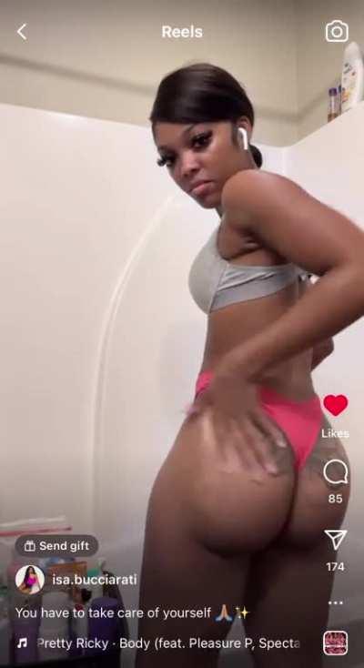 Slim thick isa.bucciarati pt2🔥🍑