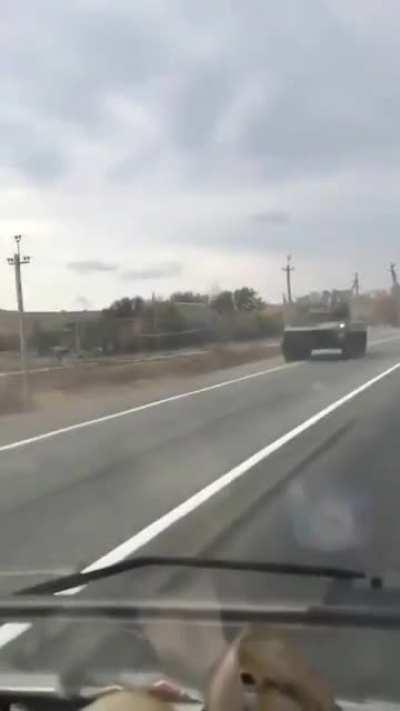 🇷🇺-Video reportedly documenting Russian airborne troops (VDV) with BMD infantry fighting vehicles on the move in Crimea near Ukraine earlier today