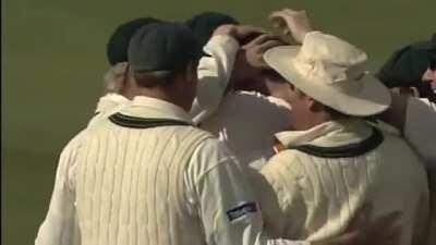 Shaun Tait's first wicket - Marcus Trescothick