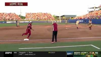 [Highlight] [Softball] National Player of the Year Jocelyn Alo hits a 2-run HR to take the lead in Game 2 of the WCWS