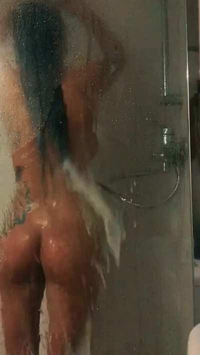 I don't know if this video is sexy😛