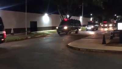 Olha o comboio de terroristas passando no seu feed. Destino: Papuda!